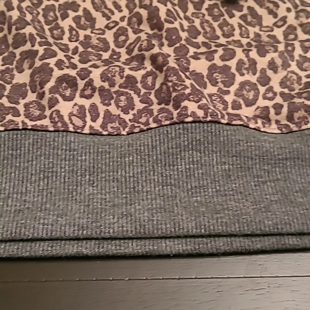 Splendid Women's XS Leopard Print Sweater